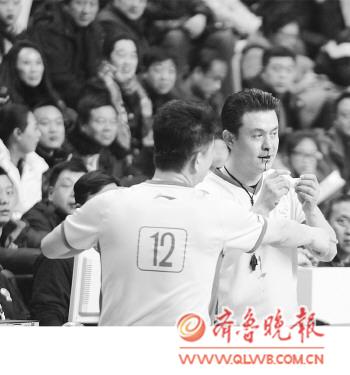 盘点球场上误伤队友,球场上的误伤