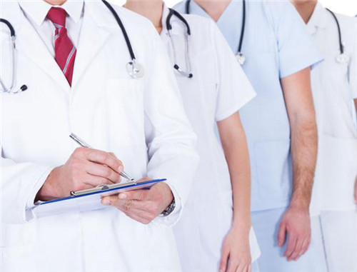 痛风发作放血了还肿是怎么回事,痛风引起肾脏并发症吗