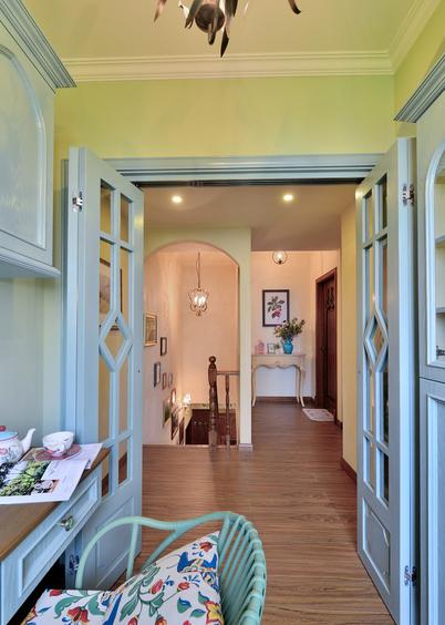 127平跃层装修现代简约风,跃层124平装修风格大全三房两卫