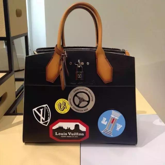 lv最新款脑洞也太大了吧,lv新款比之前多了两条线