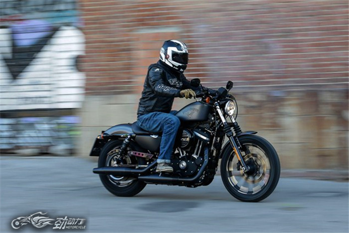 哈雷戴维森1200custom改装,哈雷戴维森1200需要更换几种油