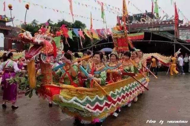 这是一份大亚湾霞涌的简历，请双手拿好并传递下去！