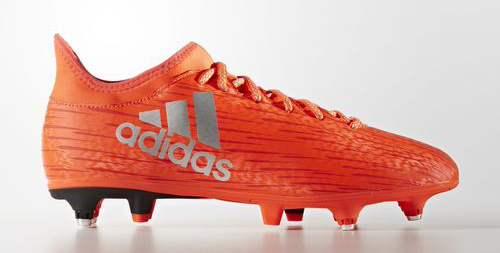 足球鞋不在草地上踢选哪个,踢一次足球选鞋