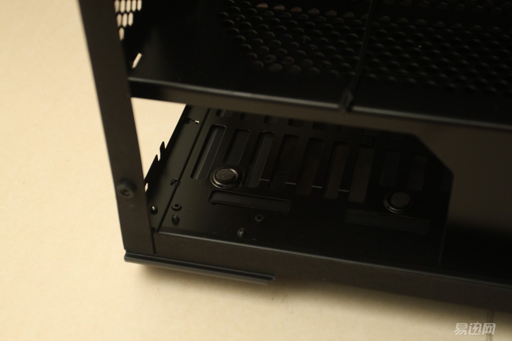 追风者515机箱可以装大主板吗,华擎b150装nvme