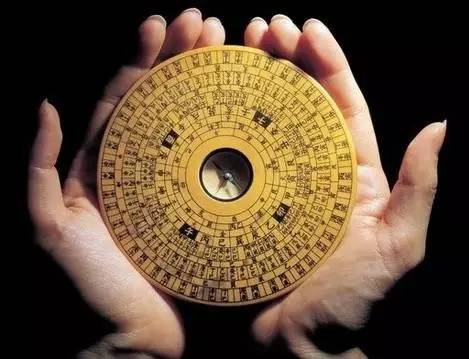 缠足、厚葬、看风水，百年前有位诗人这么看