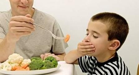 3岁多宝宝有便血怎么回事,宝宝便血三天了鲜红不痛能自愈吗