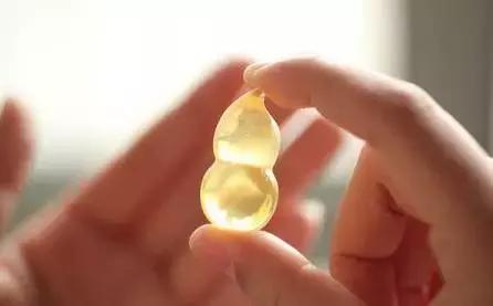 欧洲回流深红色老蜜蜡的鉴别方法,关于蜜蜡的知识怎样鉴别真假蜜蜡