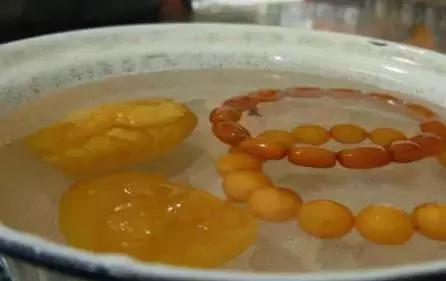 欧洲回流深红色老蜜蜡的鉴别方法,关于蜜蜡的知识怎样鉴别真假蜜蜡