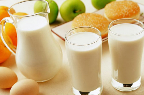 牛奶过期多少天之内可以喝,喝了过期的牛奶会不会中毒