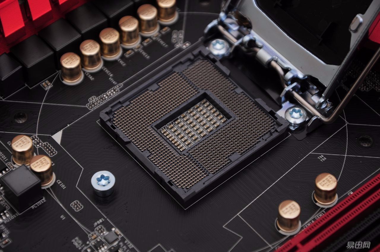 据说这板子和机箱搭配能释放洪荒之力
