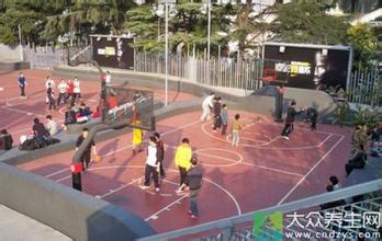 野球场如何避免小动作,当在野球场遇到脾气很大的人