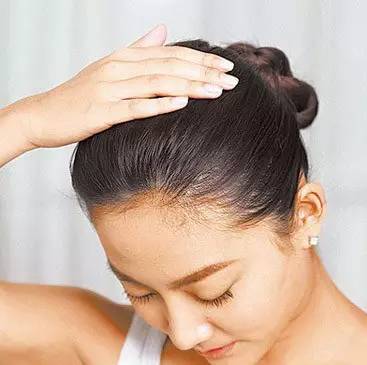 碰到脸肿了怎么快速消肿,消肿脸的最快方法男生