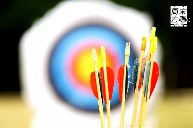 周末跟朋友喝点酒吃烧烤,周末聚会喝酒撸串