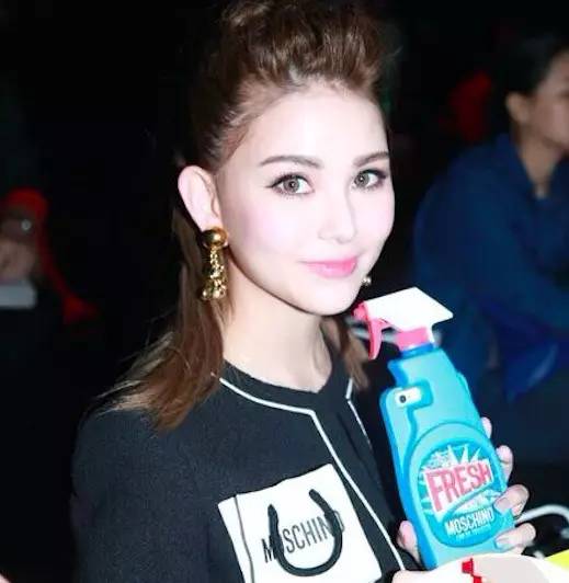 每日星范|范冰冰论手机壳种草狂魔，我只服范爷！