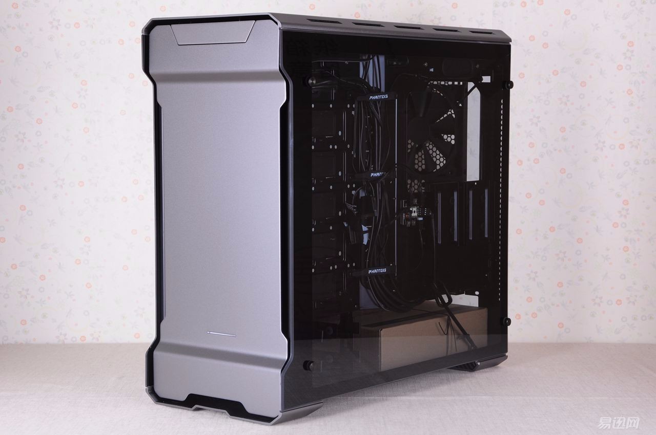 据说这板子和机箱搭配能释放洪荒之力