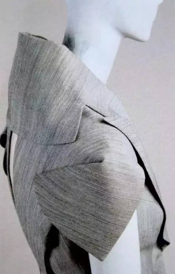 怎么判断一件衣服该不该留下来,怎样判断一件衣服值不值得买