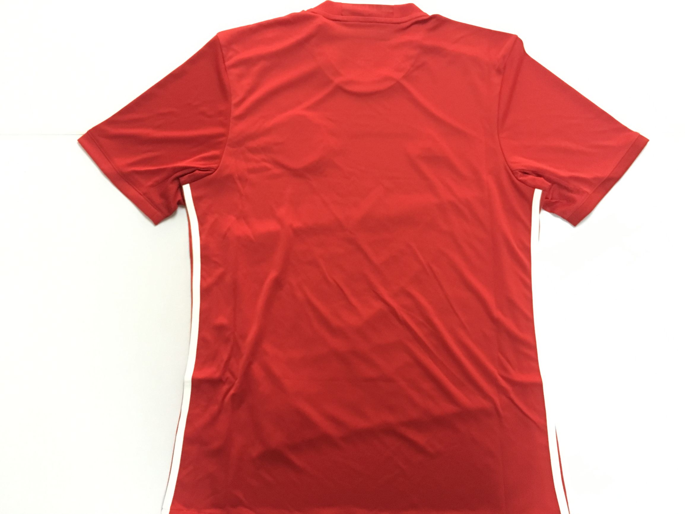 曼联新赛季球衣球员版和球迷版,曼联16-17队服