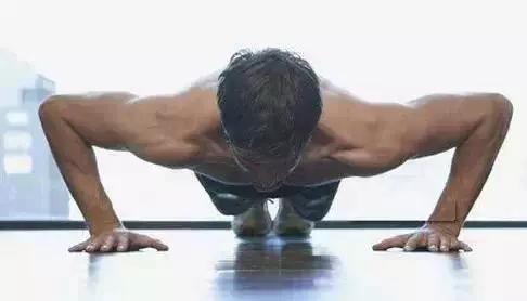 方形胸肌健体展示,胸肌上部饱满是方形胸肌