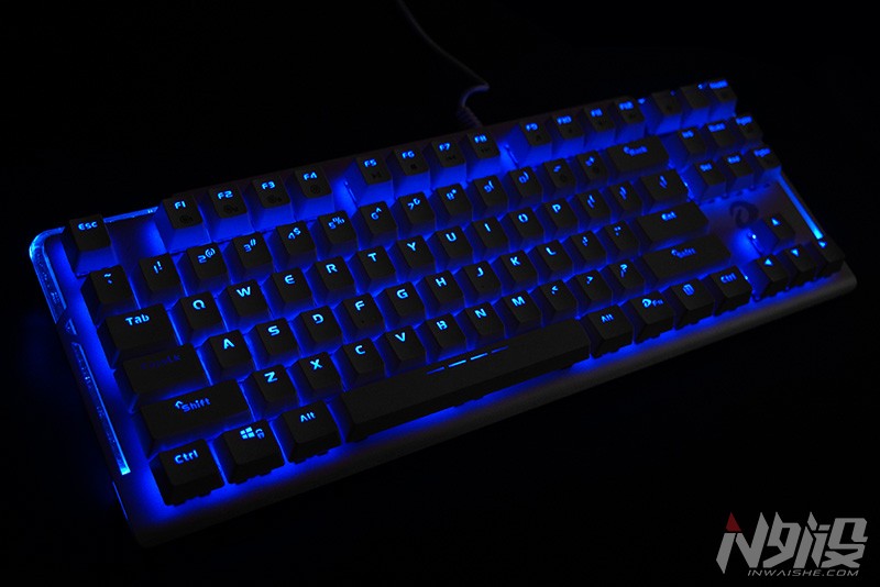 键盘也玩水冷?达尔优水耀EK815机械键盘拆解评测