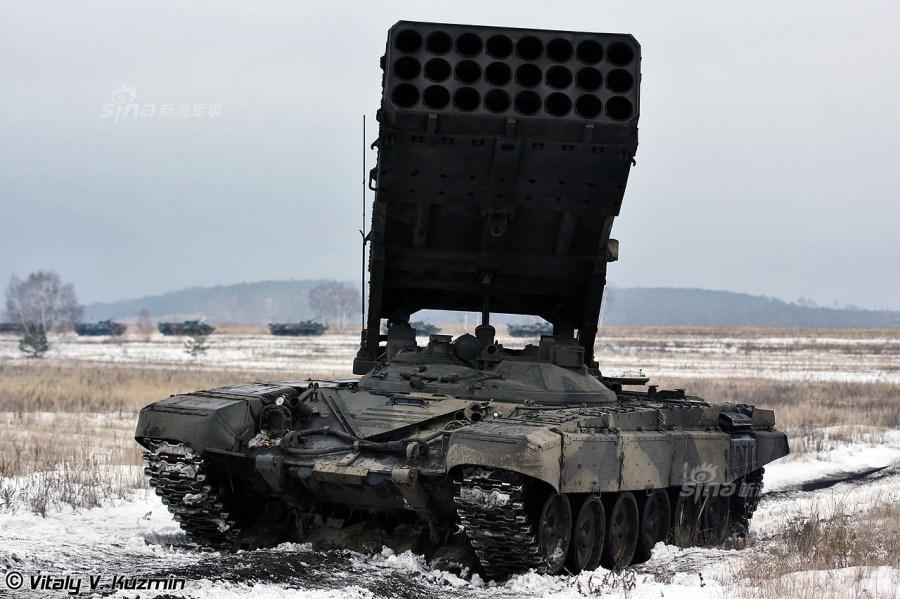 俄罗斯火箭炮超级威力,俄军60秒摧毁乌军坦克