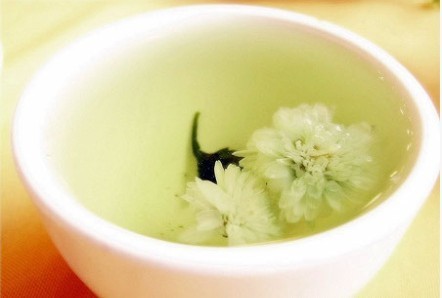 上火煮梨水管用吗,上火吃生梨好还是煮梨水好