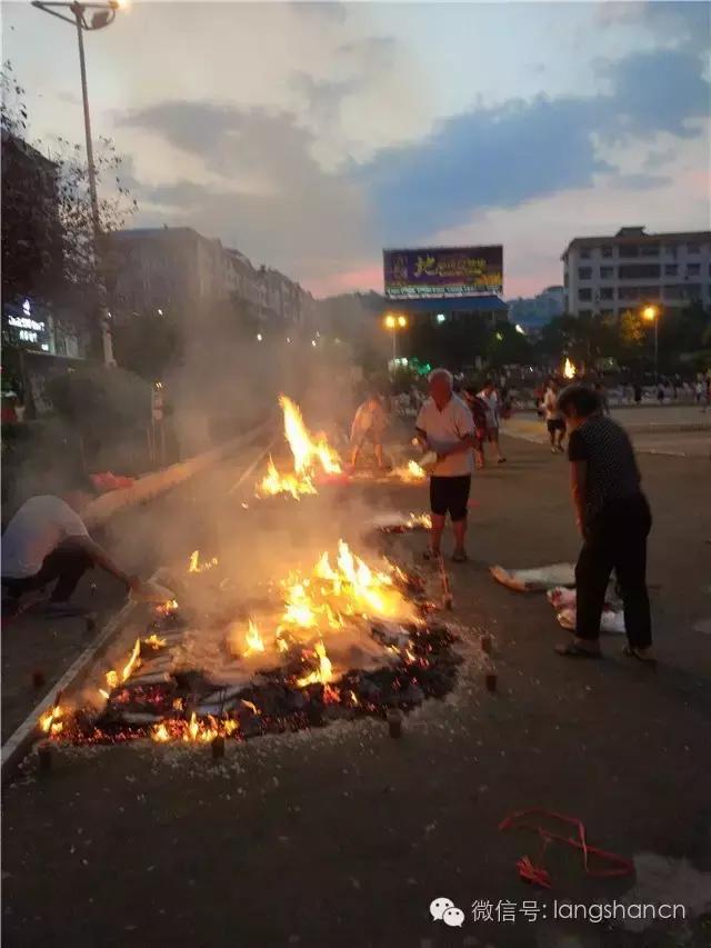 送老客‖中元节留下的残局，谁来为这样的不文明买单？新宁人