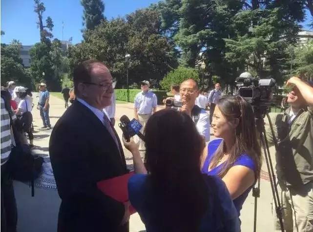 在美华人的辛酸,在美华人当下的双重困境