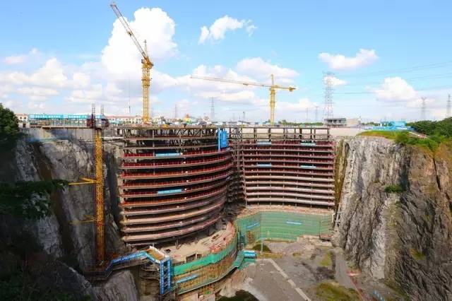 上海的深坑酒店建造过程,世界十大奇迹建筑上海深坑酒店