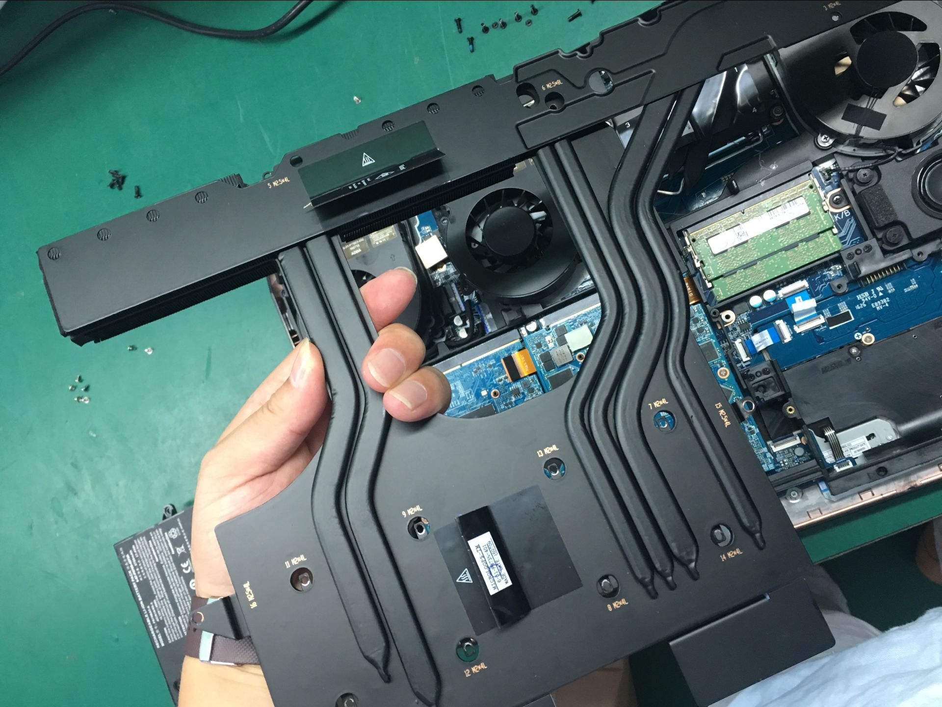 战神gx10开箱,最强游戏本开箱