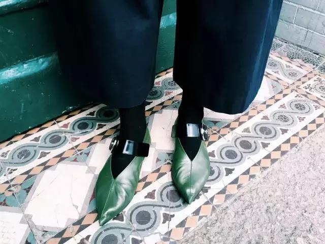 自从穿上这些拖鞋，就是那么自信