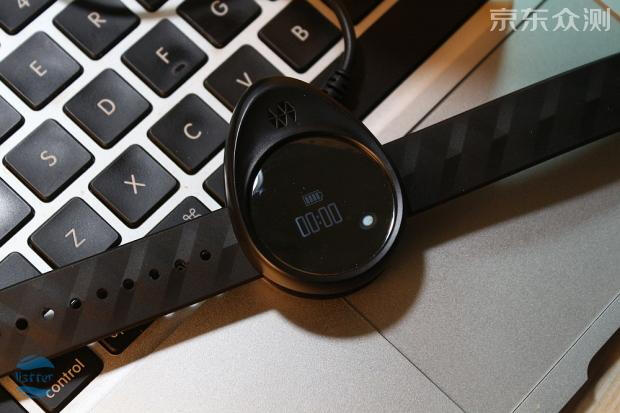 能刷门禁卡公交卡的智能手环,可以扫卡的智能手环