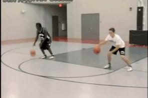 不需要变向就能完成的过人动作,变向过人教学绝对把人晃倒