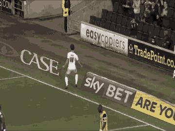 最经典搞笑中超足球gif,足球球员搞怪图片