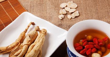 肝经湿热肋部同，龙胆泻肝汤有用