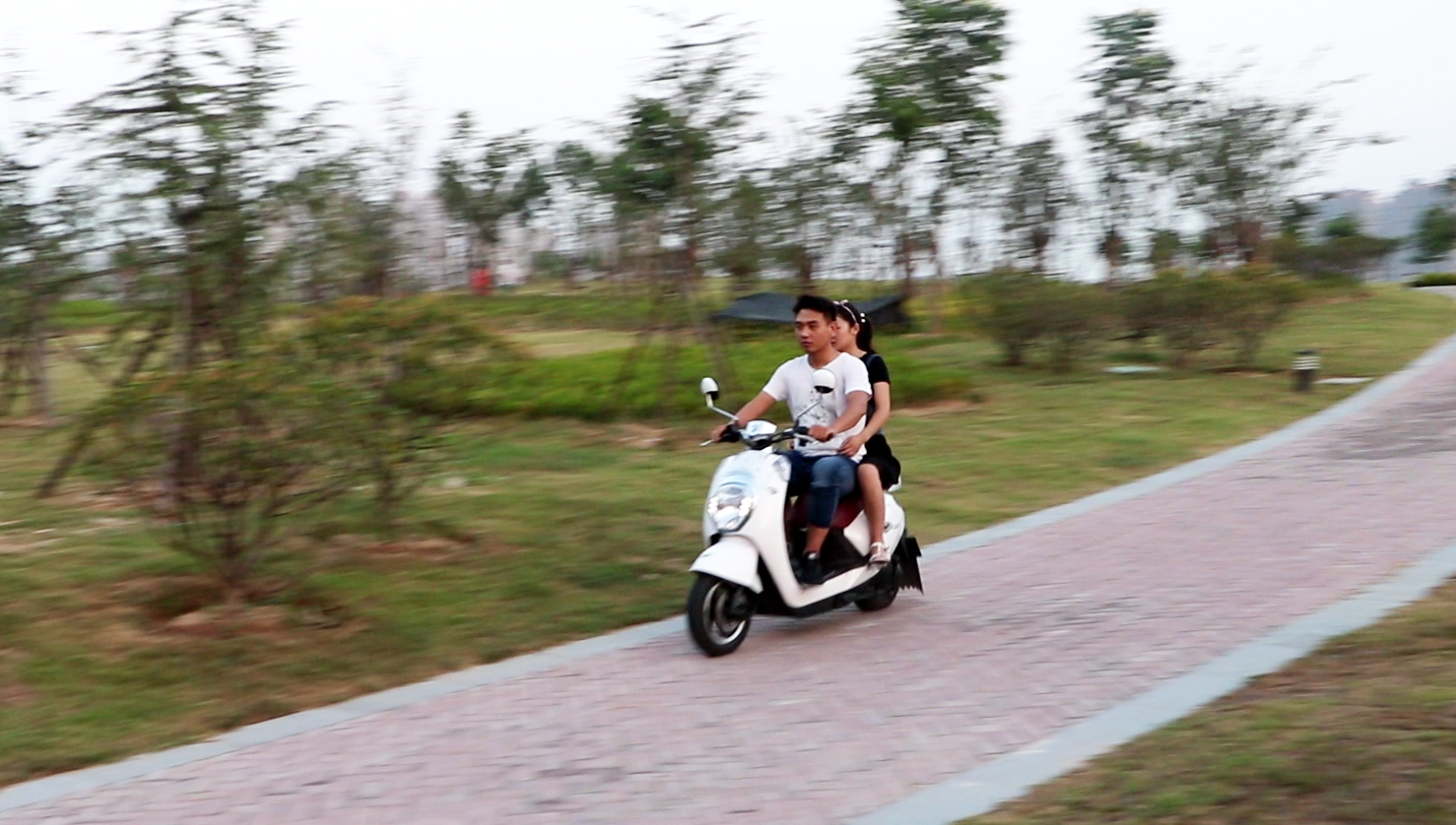 雅迪和小牛哪个更智能,雅迪比小牛更稳定