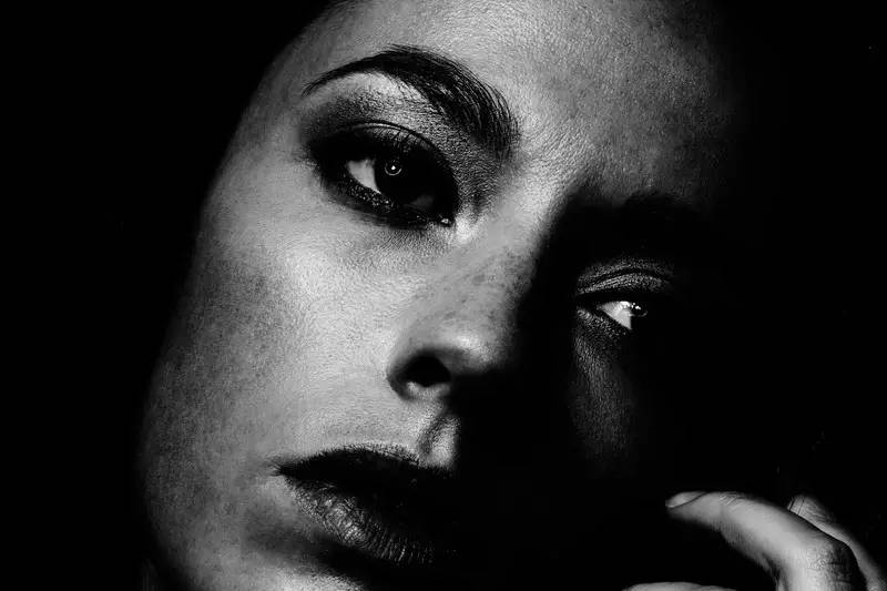 职业修图师,修图师如何给人物磨皮