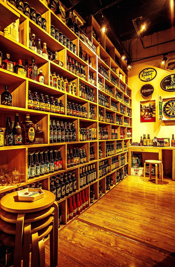 第一次去酒吧怎么穿搭女生,去酒吧怎么装老手