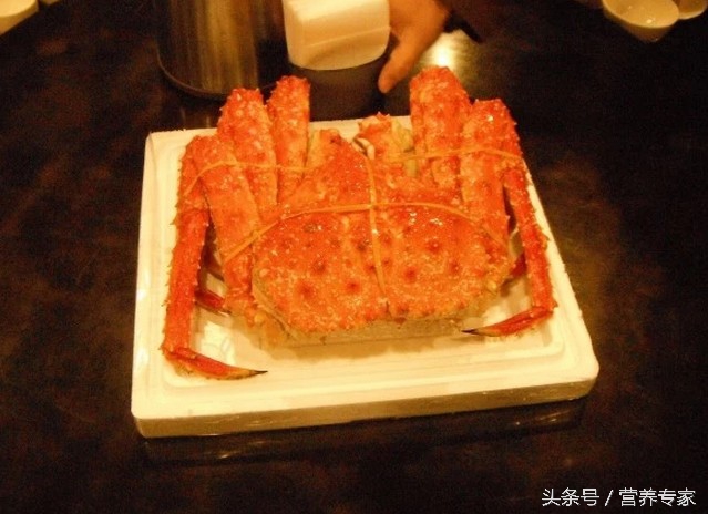 大闸蟹母蟹和公蟹的区别哪个好吃,大闸蟹公蟹好吃还是母蟹