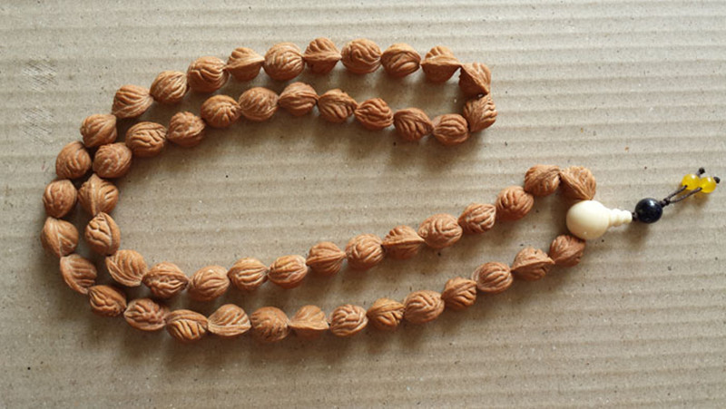 龙纹桃核手串18罗汉盘玩效果,桃核手串越盘越红起到什么作用