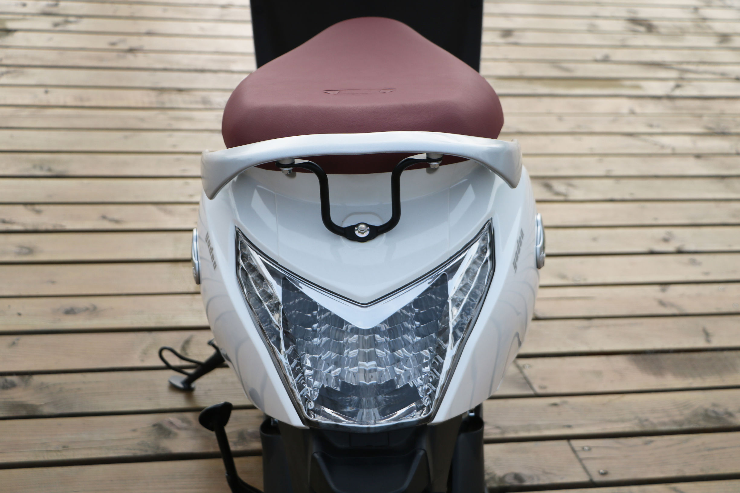 雅迪和小牛哪个更智能,雅迪比小牛更稳定