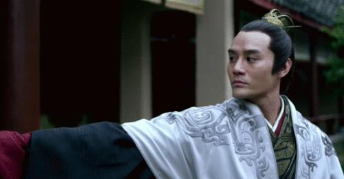 王凯给谁送过生日礼物,王凯过生日剧组给他惊喜