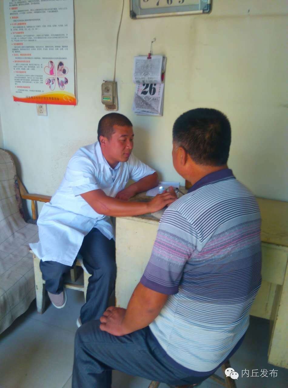 乡村医生坚守基层20余载,乡村医生最美身影