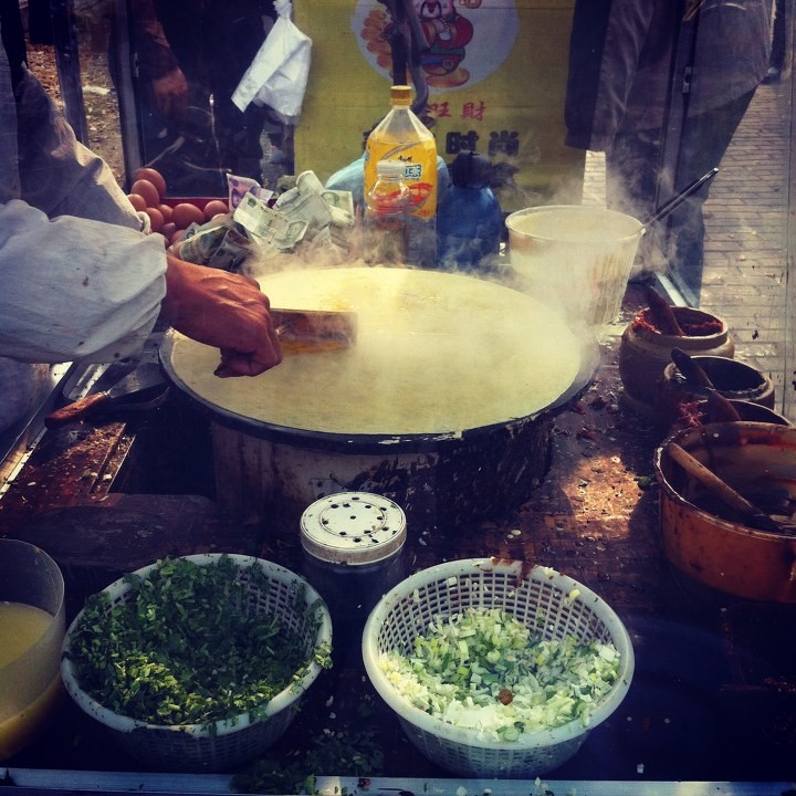 早餐摆地摊月入5万暴利生意,现在摆地摊什么早点最赚钱