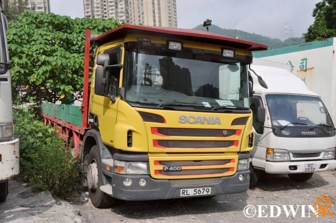 经典的日系卡车这里都有？香港街头某货运停车场实拍
