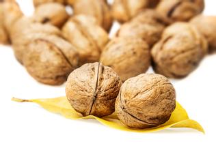 周公解梦梦见核桃,周公解梦梦见苹果是怎么回事呢