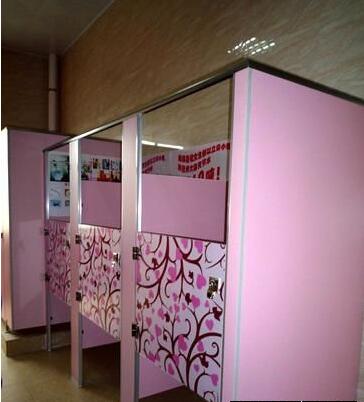 大学女厕所也有男士小便器了吗