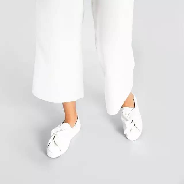 小众不撞款，秋天小白鞋从这10双里挑！