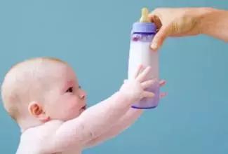 宝宝不肯接受奶瓶怎么办,哪款奶瓶宝宝更容易接受