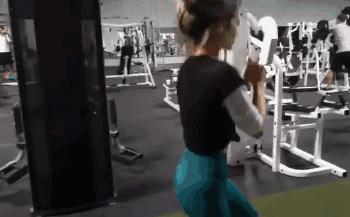 这个迷人的“小腰精”有谁能想到，她曾经是一个成日陶醉于纸醉金