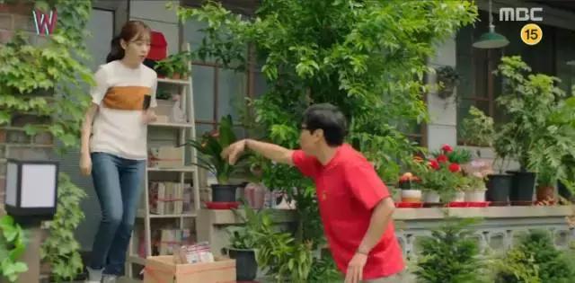 天河丨睡衣穿得对，气质翻百倍丨继续开扒《W》造型